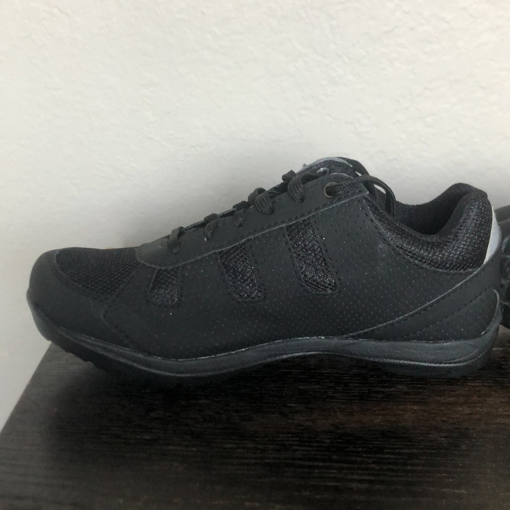 Spin sneakers size 6 1/2 women’s black